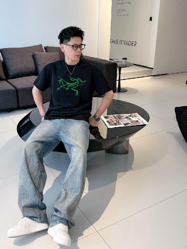 2025春夏新款首发专柜最新款短袖圆领T恤 高端订制 设计前卫时尚