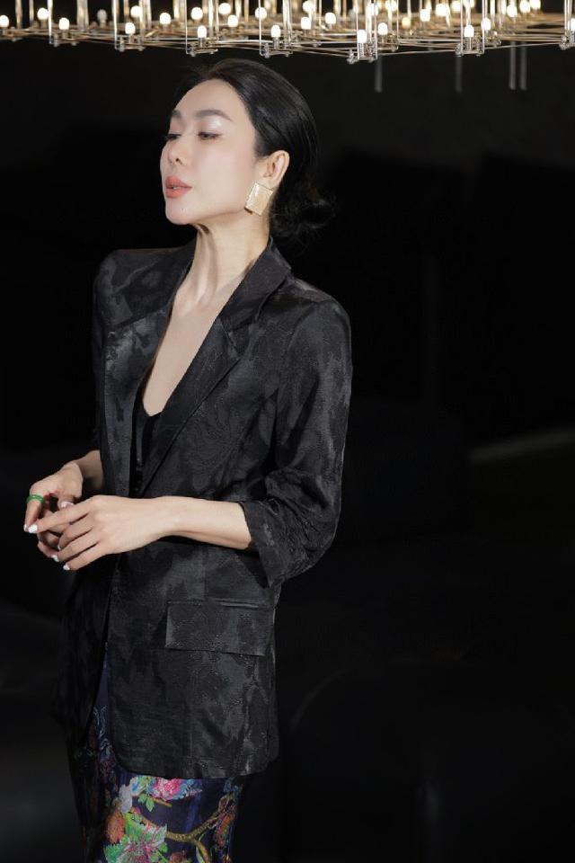 爆款提花外套 出门必备单品 时尚大方 优雅知性