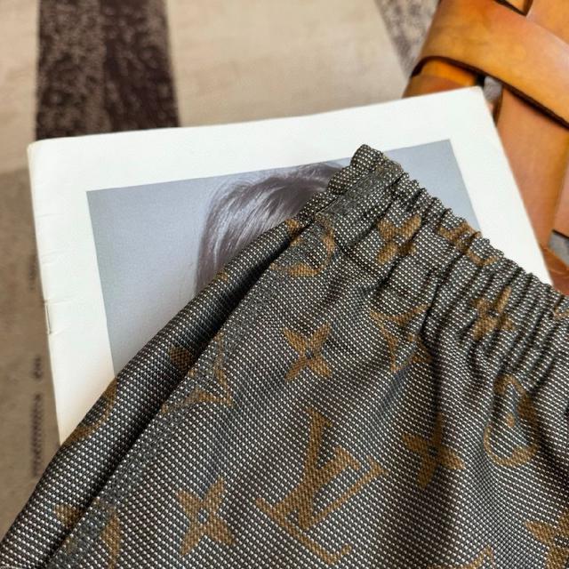 2025夏季新款休闲短裤！官网同步发售。品牌经典