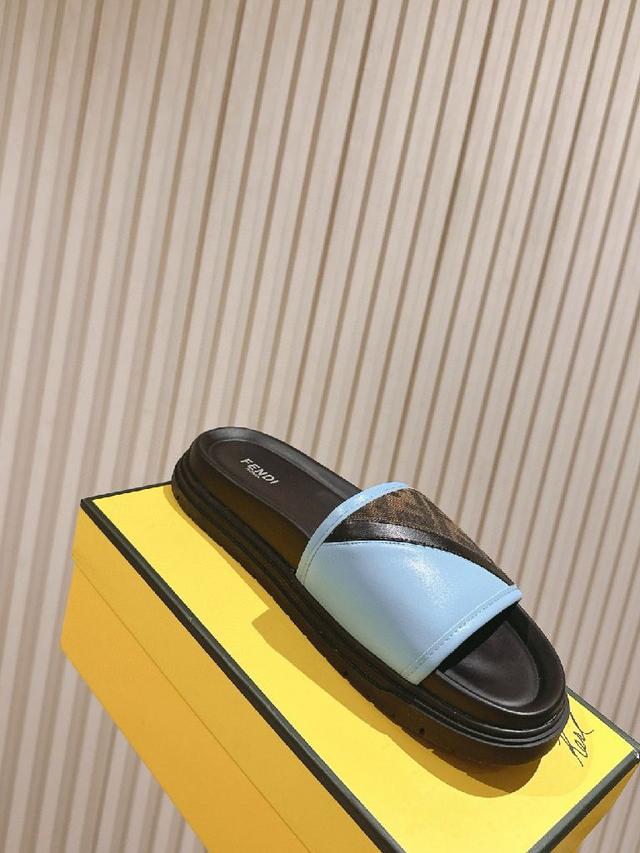 Fendi 芬迪走秀主推拖鞋系列，新品上线，芬具桌脚设