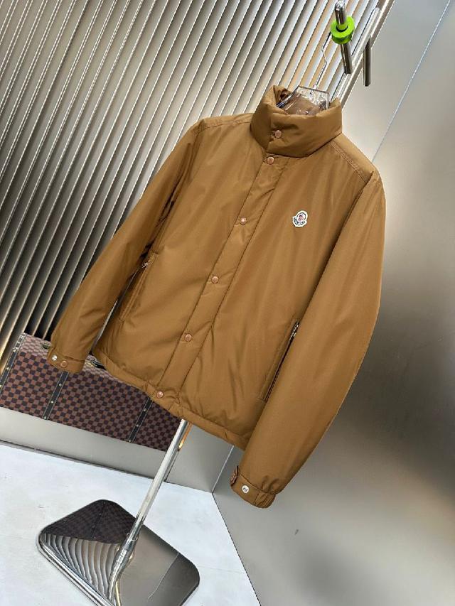 2025秋冬新款羽绒服。这款号称羽绒服届最贵的，全部90绒的