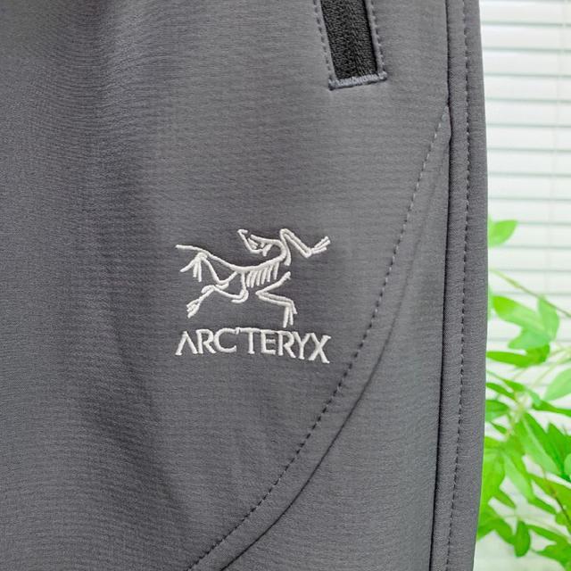 【新品】新款休闲裤卫裤，裤身上刺绣标志性品牌标