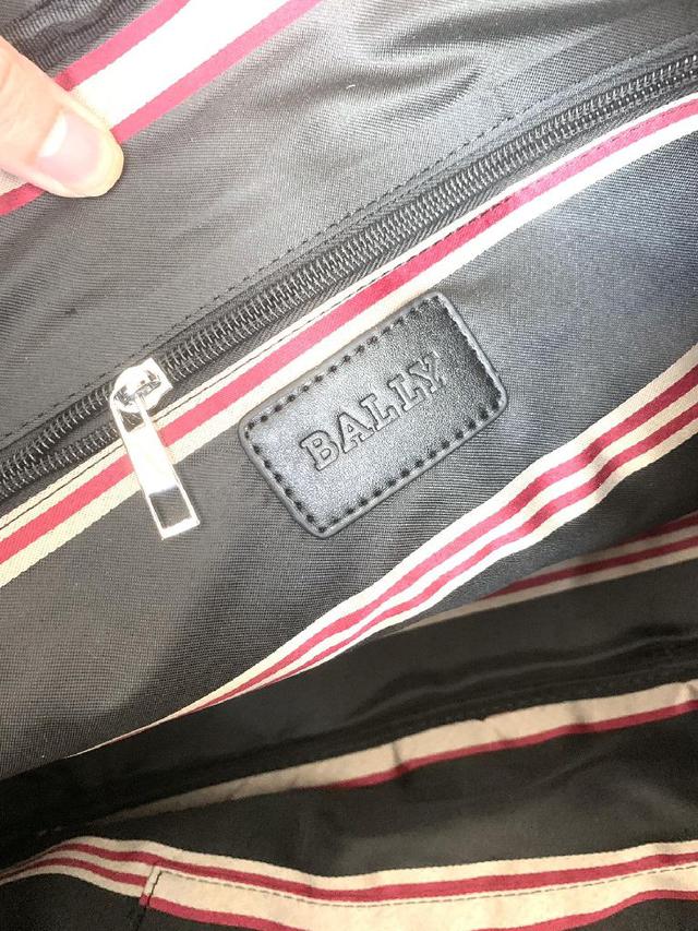 原版荔枝纹牛皮👀 👀和高档进口五金，皮质，柔软，手感超好