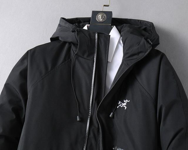款羽绒90白鸭绒外套，秀场新品‼品相非常完美，