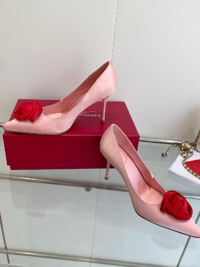 Roger Vivi   SS26 玫瑰花 早春新款平底高跟单鞋