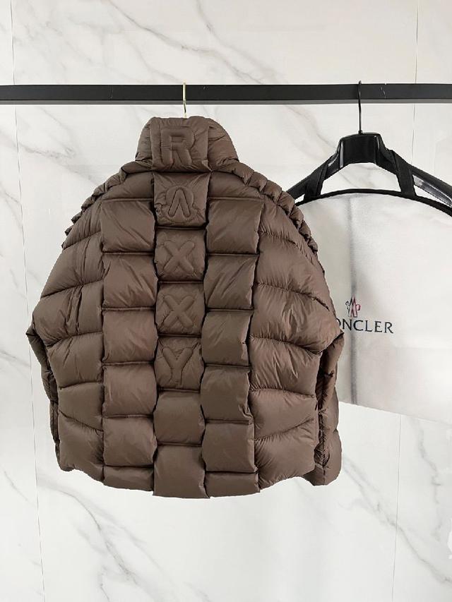 款🌟Mo 最新爆款💥立领大标羽绒服🔥浮雕填充工艺 95