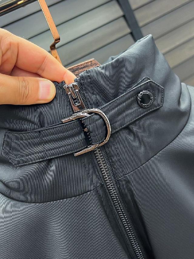 Castelnou方形珩缝连帽短款羽绒服外套～官网专柜同步🈶售