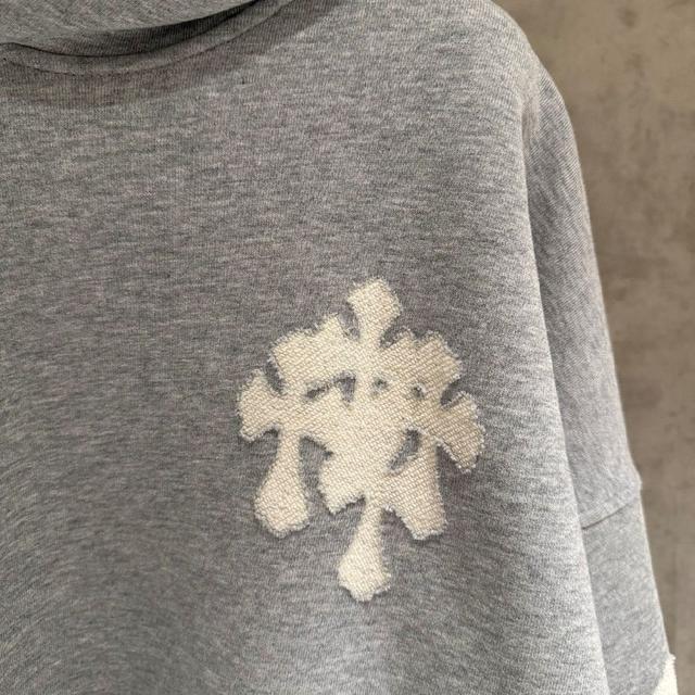 面料采用重磅480克双纱面料  整衣洗水 前后后幅十字贴皮