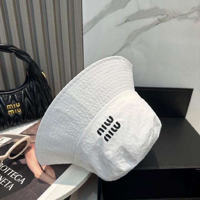 miumiu缪缪新款速干简约渔夫帽🧢轻盈透气 潮流百搭，