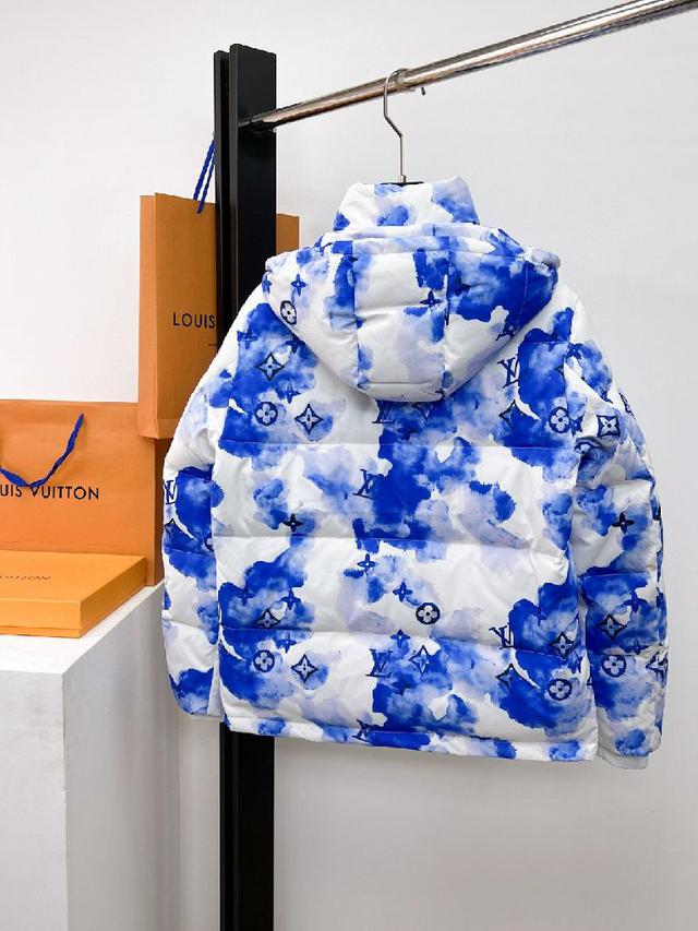 2025秋冬新款羽绒服。这款号称羽绒服届最贵的，全部90绒的