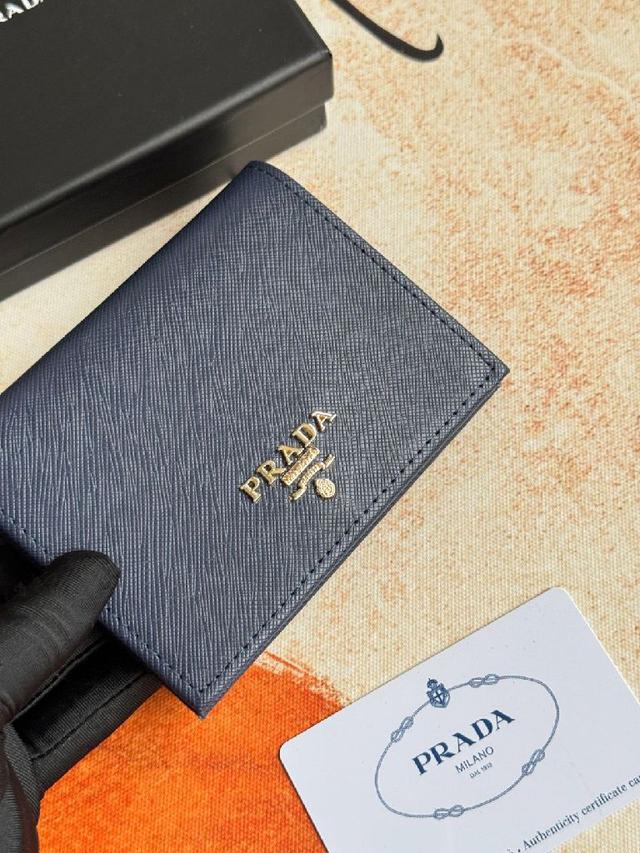 同色大字母系列女士短夹，型号1MV204，十字纹牛皮制作，