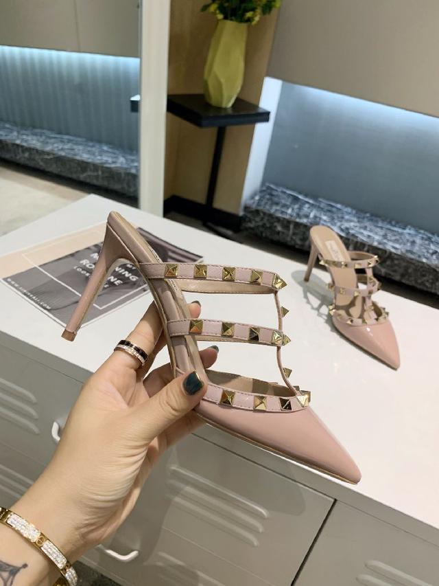 铆钉尖头拖鞋，尖头+铆钉点缀完美结合