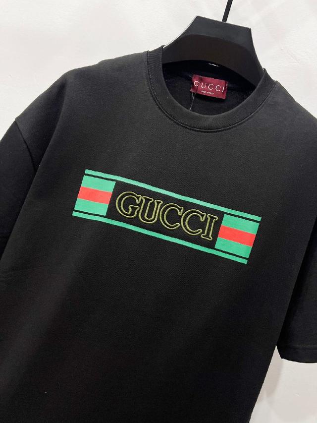 法国路威酩轩集团-LVMH旗下品牌，著名奢侈品箱包和皮具