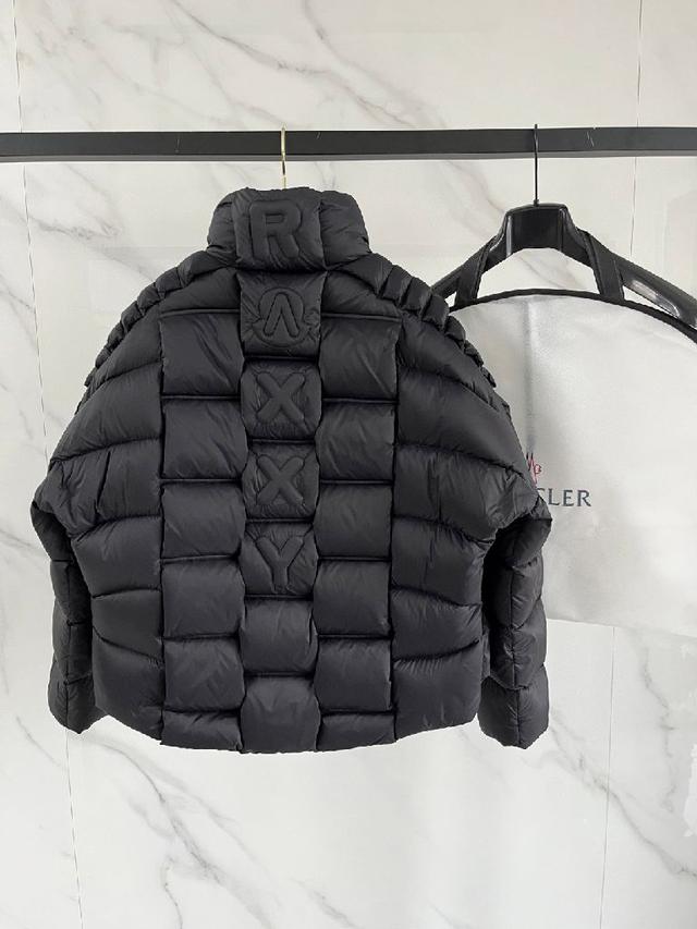 款🌟Mo 最新爆款💥立领大标羽绒服🔥浮雕填充工艺 95