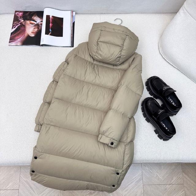 秋冬最新款logo标装饰连帽中长款羽绒服🖤 经典微A中长款版型