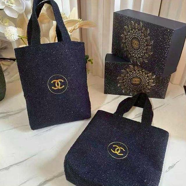 Chanel 香奈兒 Beauty 2025 聖誕限定 藍金奢華毛絨手提袋#03/04