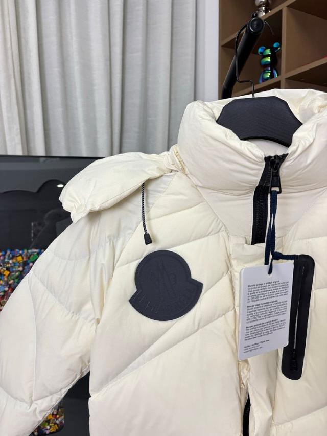 Moncler x Pharrell蒙口联名系列黑标超顶版本90白鸭羽绒服