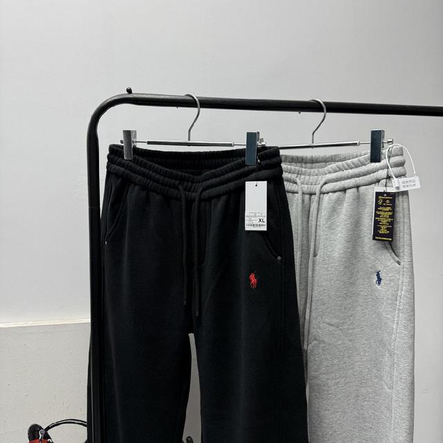 久穿不褪色不变形！叠搭一件圆领T恤，营造出层次感！