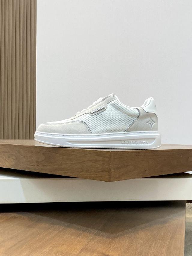 新品男士高端休闲运动鞋，选用进口头层牛皮丝印品牌