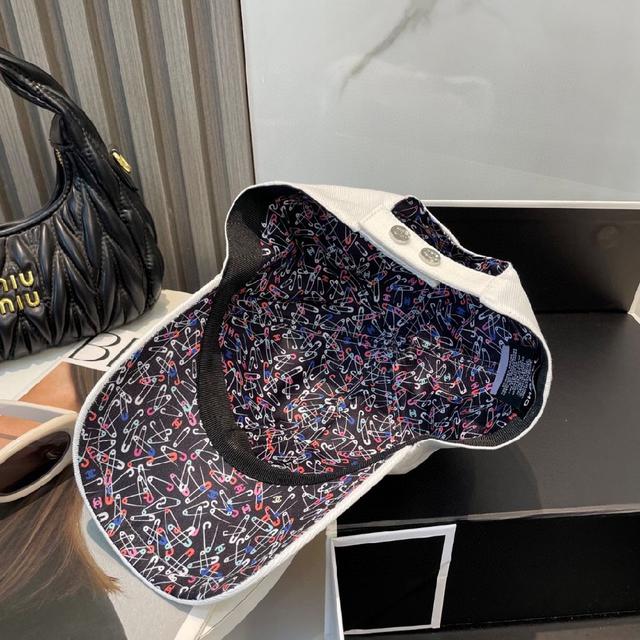 Chanel（香奈儿）专柜新款双面刺绣棒球帽🧢1:1开模订制