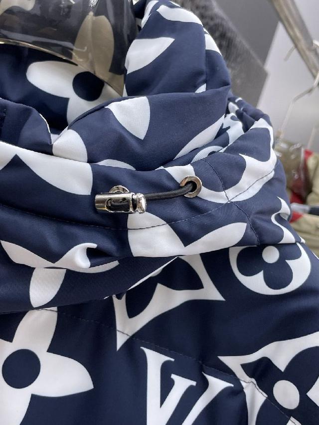 官网款2025秋冬新款羽绒服。这款号称羽绒服届最高端的