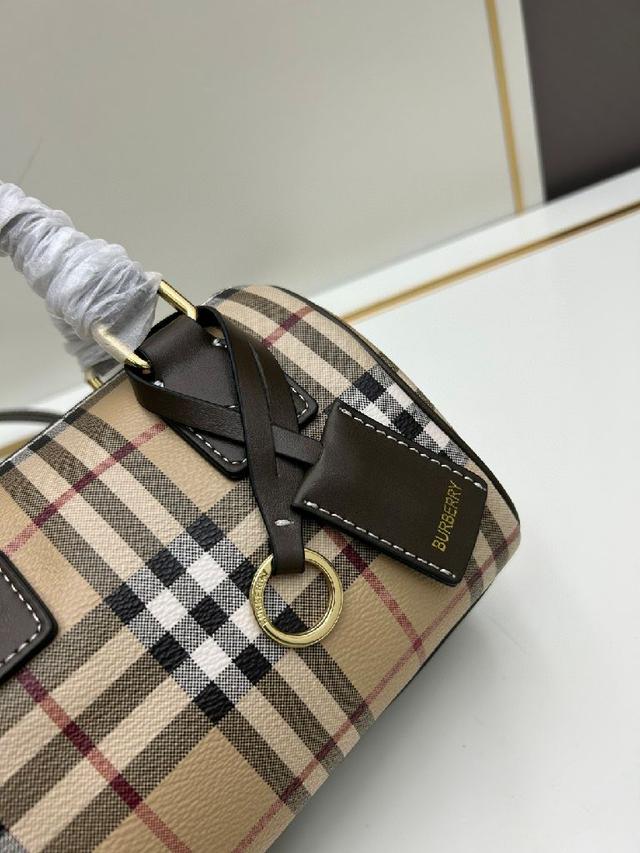 Cel新品 凯旋门小号波士顿枕头包出皮质和织物材质啦!，皮质和织物材质