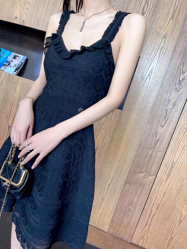 香奈儿吊带连衣裙