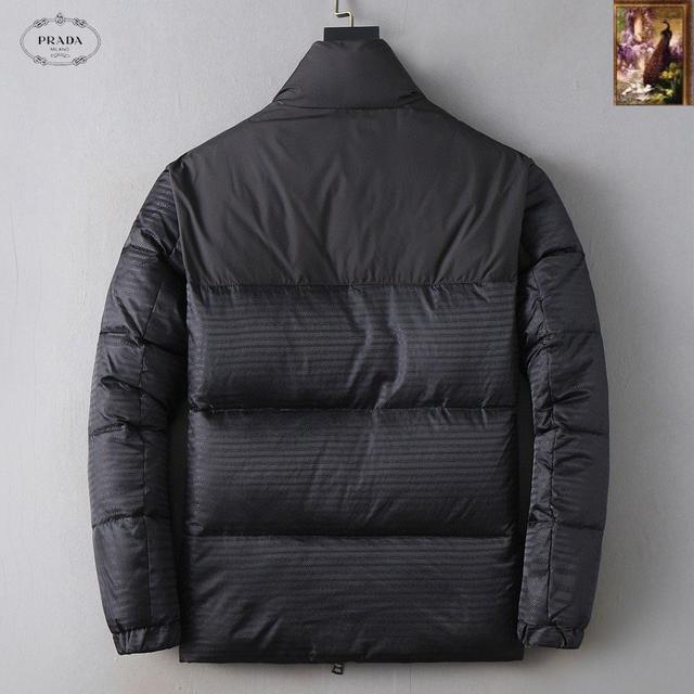 秋冬新款羽绒服。这款号称羽绒服届最贵的，全部90绒的。