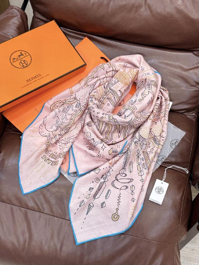 装饰家芳登和佩西耶设计的一款餐盘增添骑士般的浪漫气息