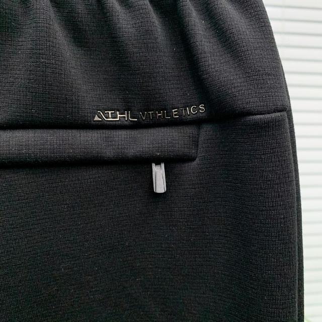 【新品】新款休闲裤卫裤，裤身上刺绣标志性品牌标