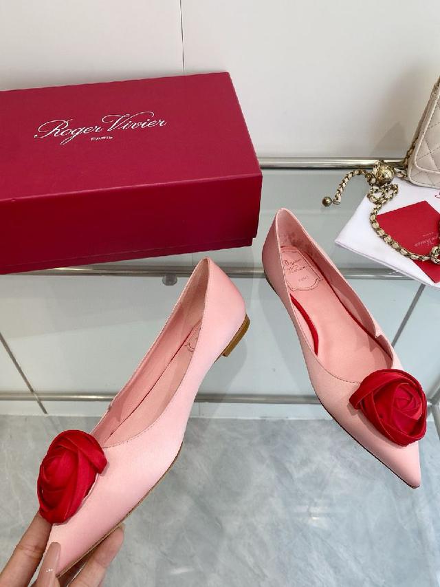 Roger Vivi   SS26 玫瑰花 早春新款平底高跟单鞋