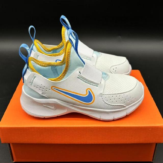 男女童鞋，赤足3代 一脚蹬易穿脱儿童运动鞋，采用便于穿脱的设计