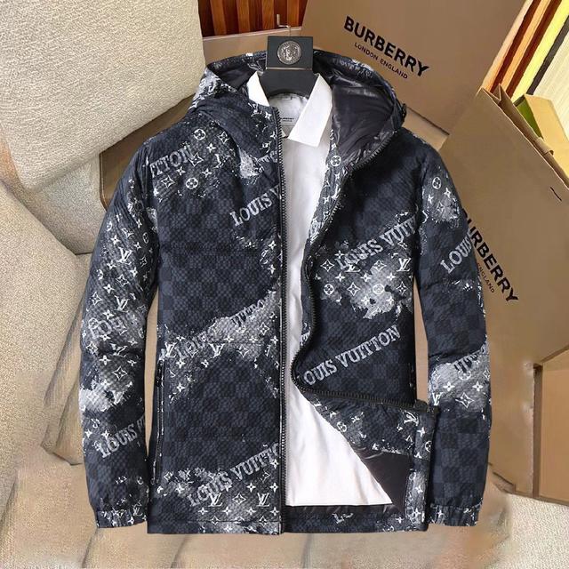 新款羽绒服。这款号称羽绒服届最贵的，全部90绒的