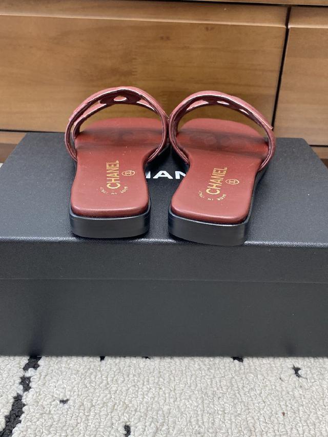 鞋面进口羊皮，内里垫脚进口羊皮