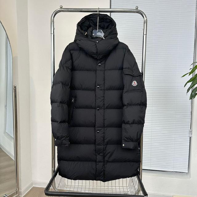 PRADA 暗纹提花双面穿羽绒服