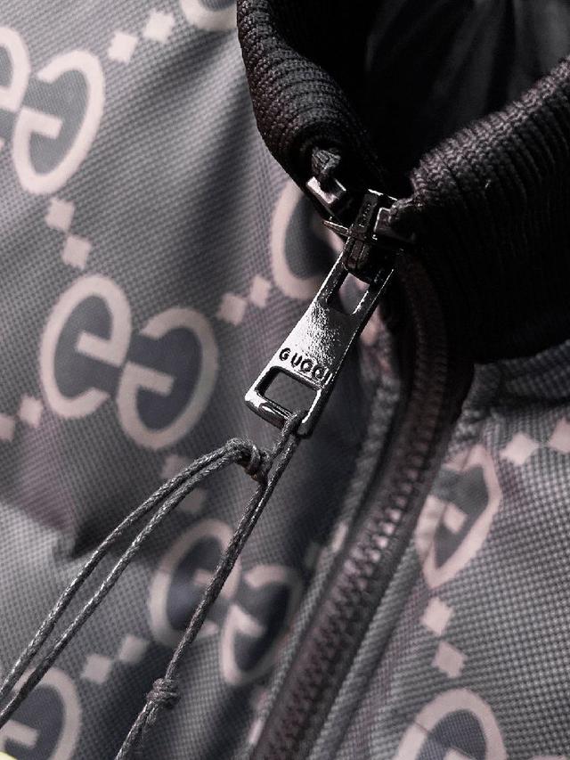 2025秋冬新款羽绒服。这款号称羽绒服届最贵的，全部90绒的