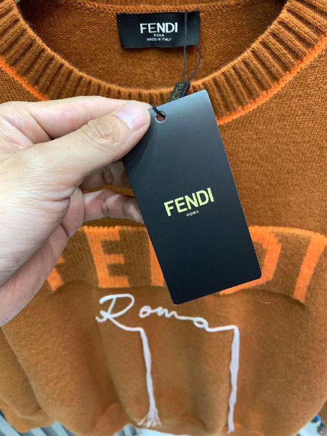 款式：LV路易威登25秀款棋盘针织长袖毛衣