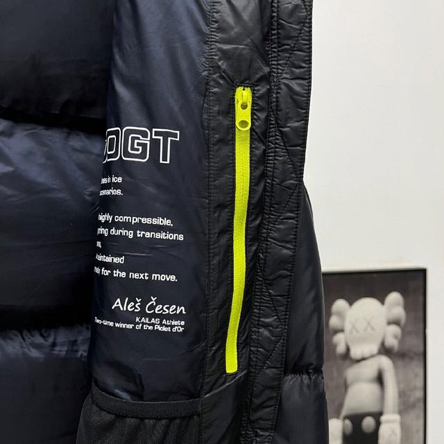 加拿大银剪刀Moose Knuckles一直是被公认为最保暖的羽绒服