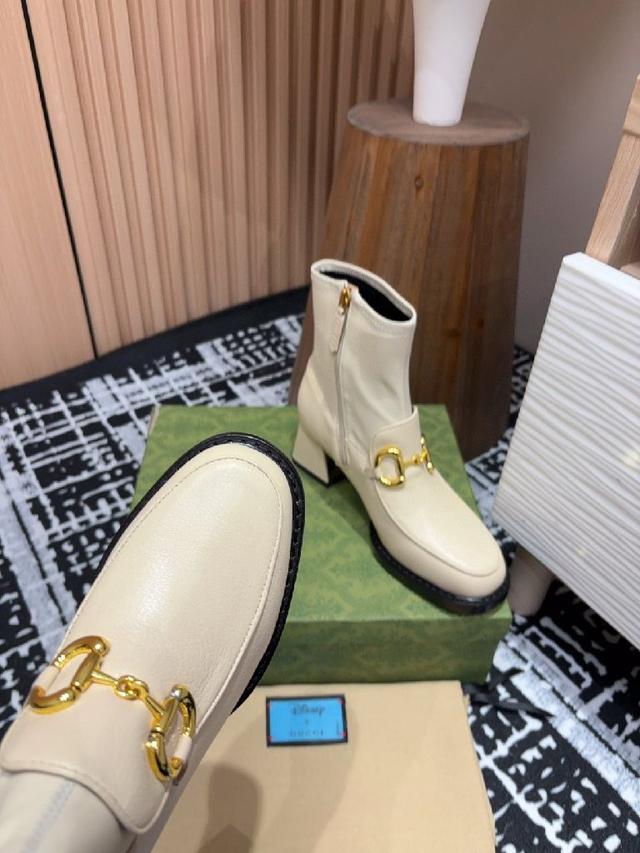LV x Timberland 及踝靴取材 Monogram 压纹防水正绒面牛皮革