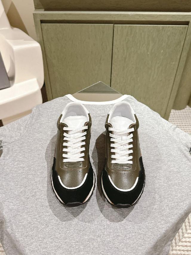 上脚不仅有范儿而且还能让双腿显瘦加倍…骑士靴真的是非常经典复古的存在！