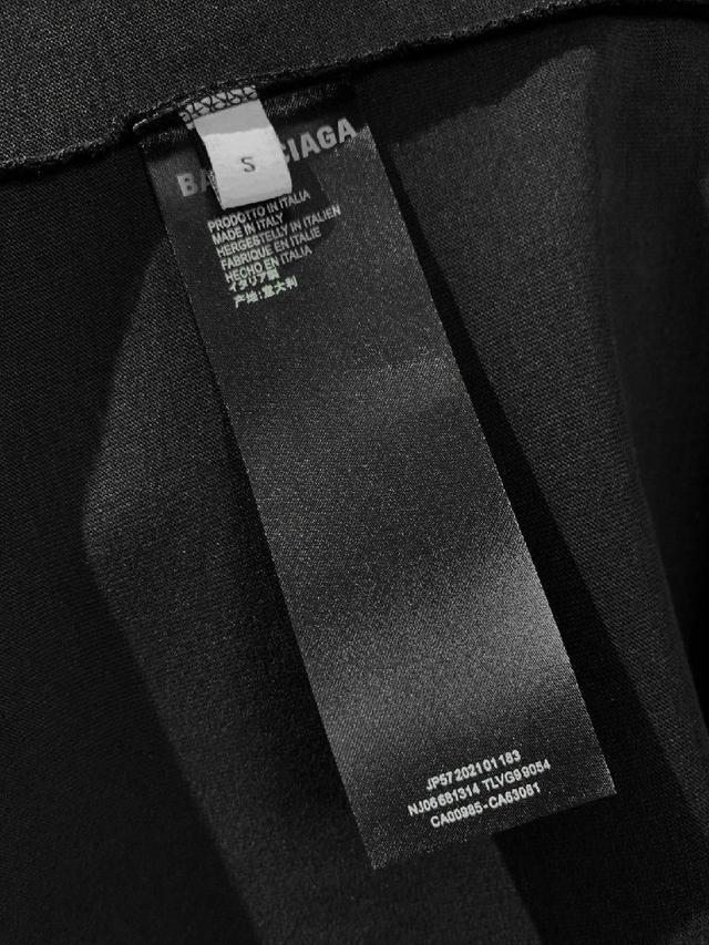 面料采用高端冰感索罗娜面料，采用进口绣花机器特殊绣花 上身效果宽松休闲