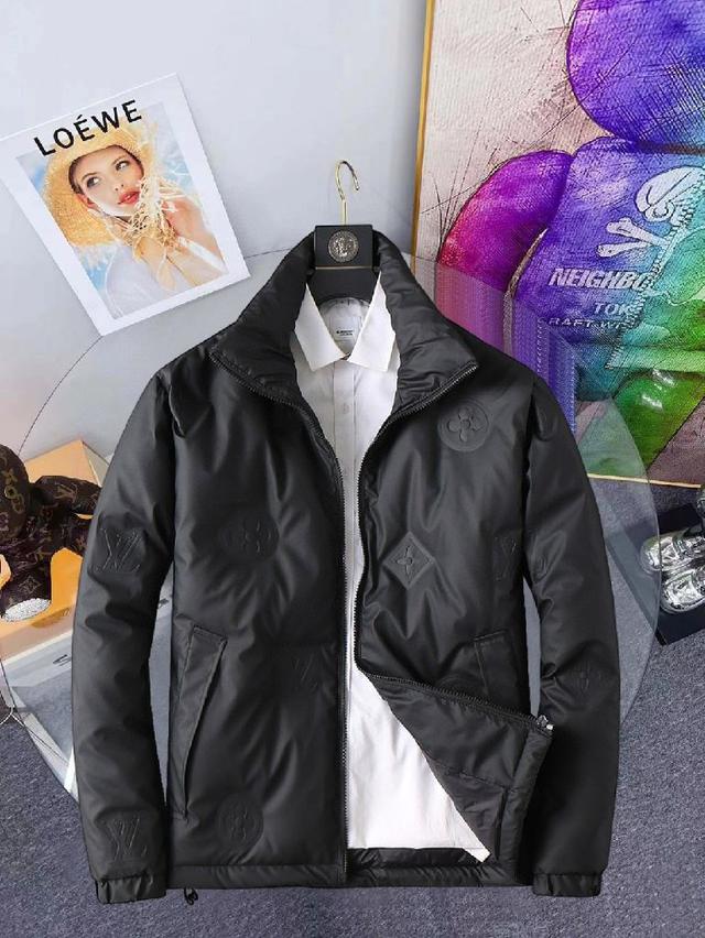 款羽绒90白鸭绒外套，秀场新品‼品相非常完美，