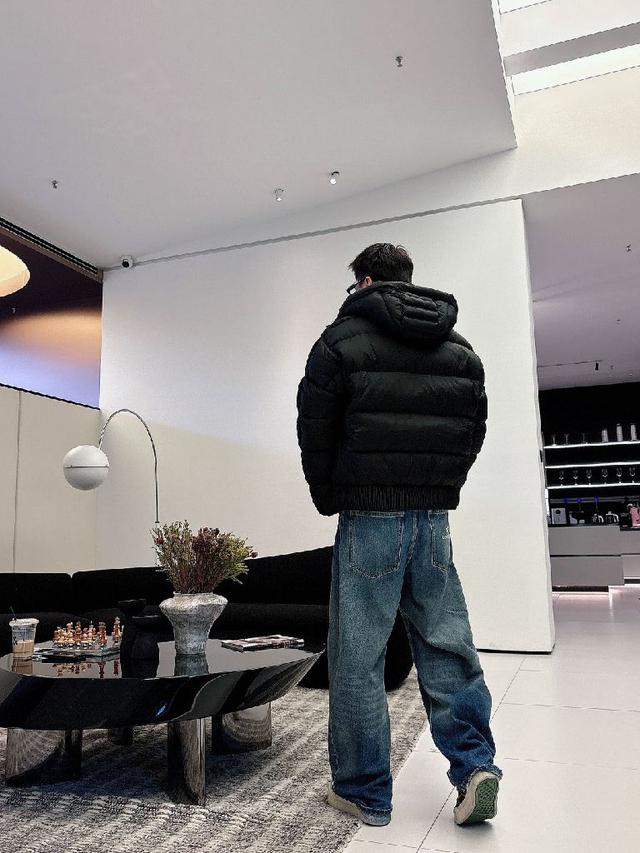 进口记忆丝面料质感超赞！进口机缝制流畅线条工艺