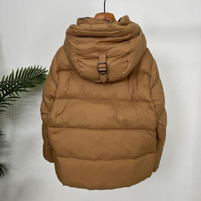 巴宝莉2025新款连帽面包服羽绒服，奢享温暖与时