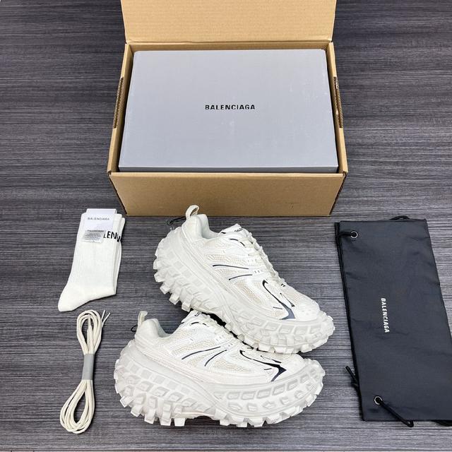 Defender巴黎世家轮胎鞋 “做旧白黑”原厂原档案开发，原盒原标