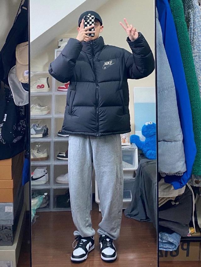 整件衣服完全塞的满满当当  冬日站在大雪中也完全没有感觉