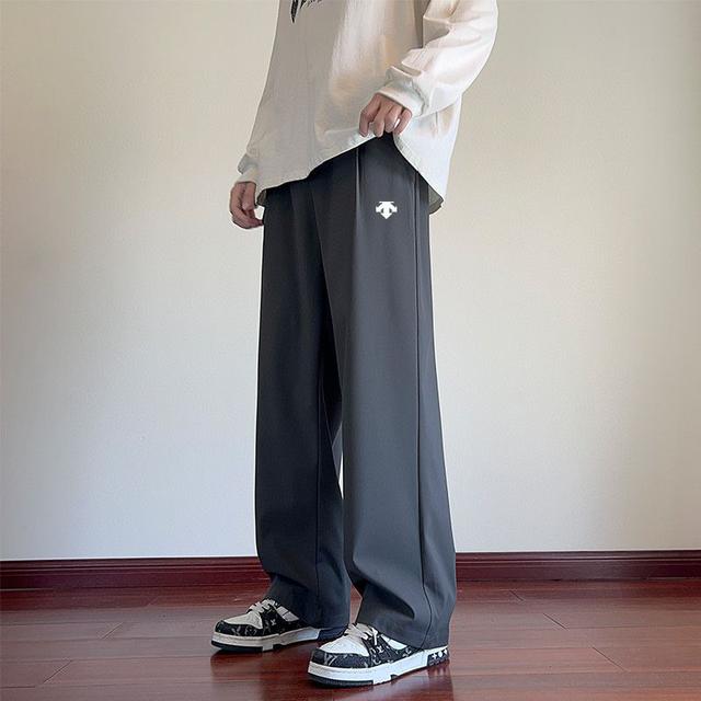 迪桑特DESCENTE男士透气梭织短裤运动休闲健身短裤。