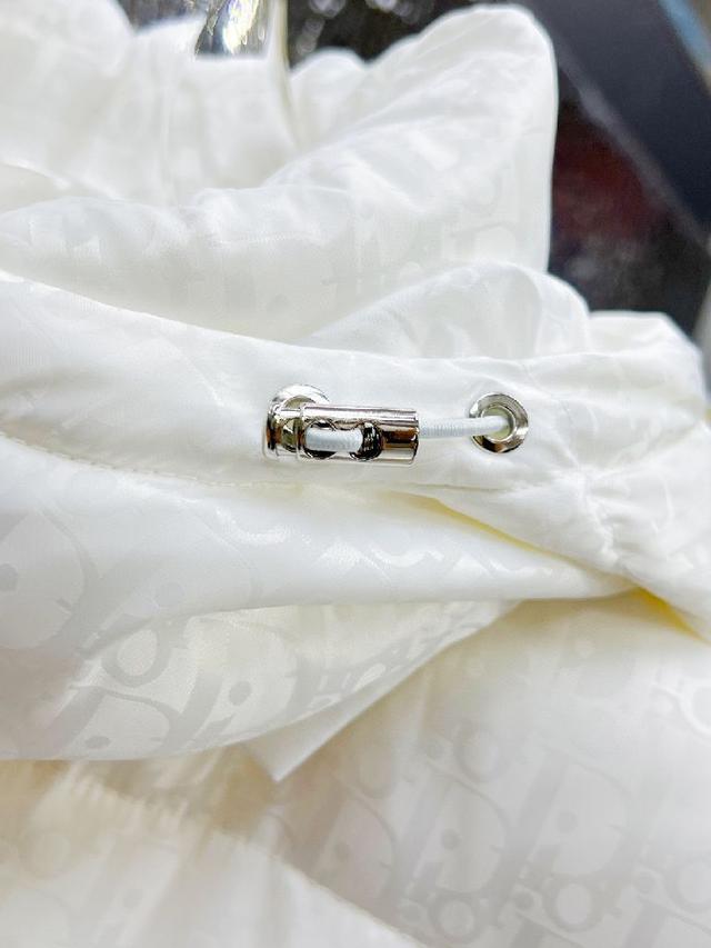 官网款2025秋冬新款羽绒服。这款号称羽绒服届最高端的