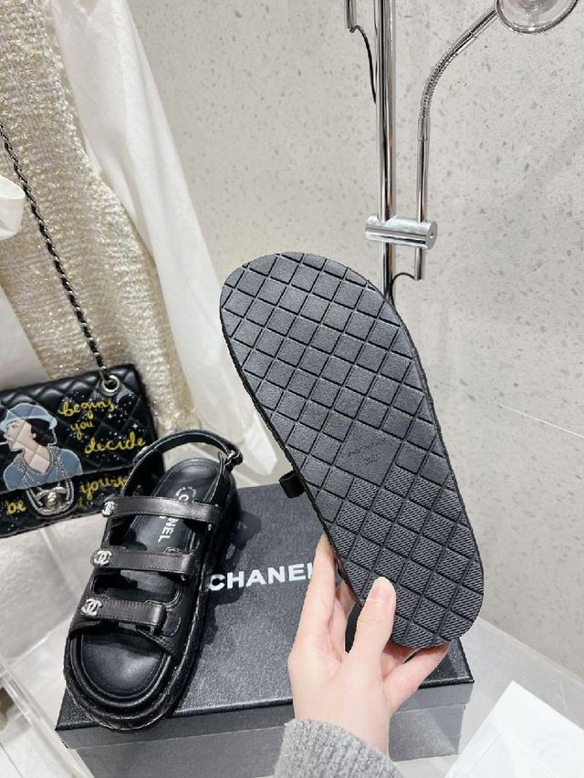 CHANEL·香奈儿 2025早春新款 小香菱格双钻扣魔术贴三带沙滩拖鞋凉鞋凉拖