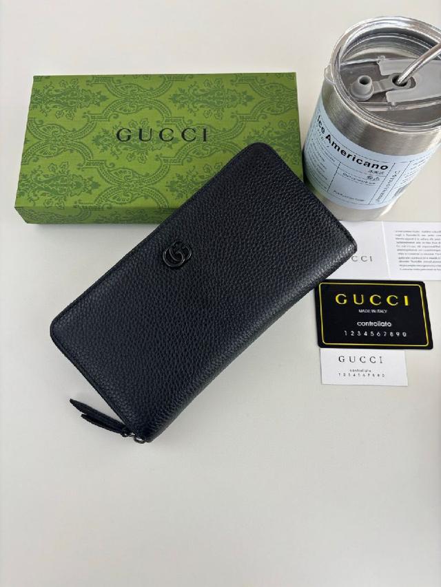 加深了隐蔽的标志感性的G，与原有颜色组合搭配独特的变形，